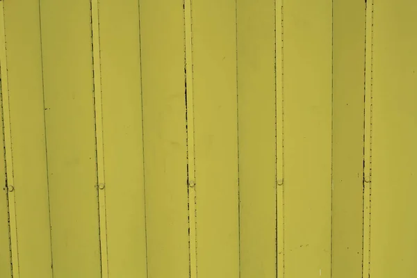 Armazém Amarelo Pintura Que Rola Porta Enferrujado — Fotografia de Stock