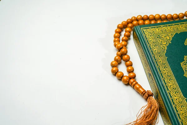 Священный Аль Коран Письменной Арабской Каллиграфией Смысл Аль Корана Четки — стоковое фото