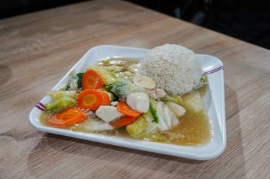 Capcai ya da CapCay, Çin 'in popüler, kızarmış sebze yemeği. Çeşitli sebzeler, köfteler, mantarlar, beyaz pirinçle servis edilir.