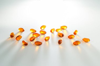 Yumuşak jel, yağ dolu kapsülleri kapatın, besin maddelerini sunmaya elverişli: balık yağı, omega 3, omega 6, omega 9, A vitamini, D vitamini, D3 vitamini, E vitamini, akşam çuha yağı,