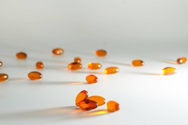 Yumuşak jel, yağ dolu kapsülleri kapatın, besin maddelerini sunmaya elverişli: balık yağı, omega 3, omega 6, omega 9, A vitamini, D vitamini, D3 vitamini, E vitamini, akşam çuha yağı,