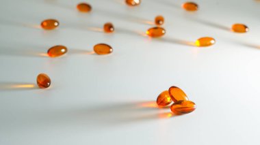 Yumuşak jel, yağ dolu kapsülleri kapatın, besin maddelerini sunmaya elverişli: balık yağı, omega 3, omega 6, omega 9, A vitamini, D vitamini, D3 vitamini, E vitamini, akşam çuha yağı,