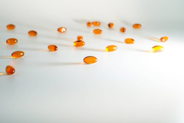 Yumuşak jel, yağ dolu kapsülleri kapatın, besin maddelerini sunmaya elverişli: balık yağı, omega 3, omega 6, omega 9, A vitamini, D vitamini, D3 vitamini, E vitamini, akşam çuha yağı,