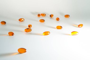 Yumuşak jel, yağ dolu kapsülleri kapatın, besin maddelerini sunmaya elverişli: balık yağı, omega 3, omega 6, omega 9, A vitamini, D vitamini, D3 vitamini, E vitamini, akşam çuha yağı,