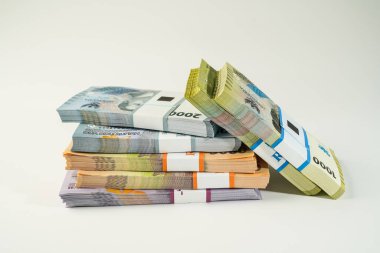 Jakarta, Endonezya, 15 Nisan 2023, çeşitli Endonezya rupiah desteleri IDR para biriminde binlerce kopya uzayı