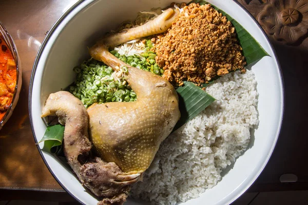Főtt Egész Csirke Ingkung Ayam Egy Jávai Hagyományos Étel Szolgált — Stock Fotó