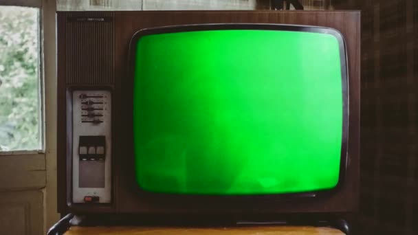 Old Nostalgia Television Showing Film Video Green Screen — Stock Video
