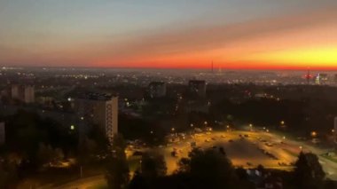 Şehrin üzerinde gün batımı