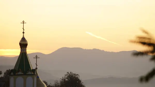 Dağlarda güzel bir gün batımı