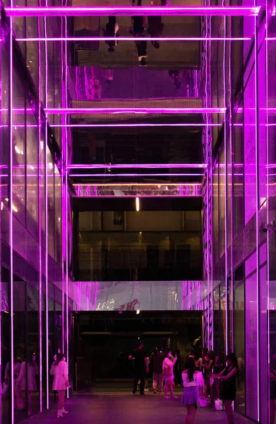 Wnętrza Nowoczesnego Budynku Szklanym Dachem — Zdjęcie stockowe