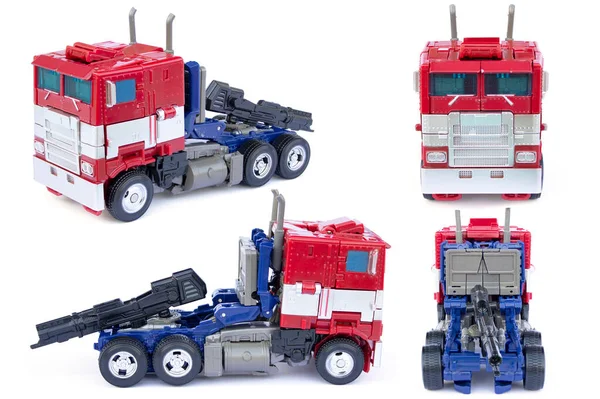 Transformatör kamyonu beyaz arkaplanda izole edildi.