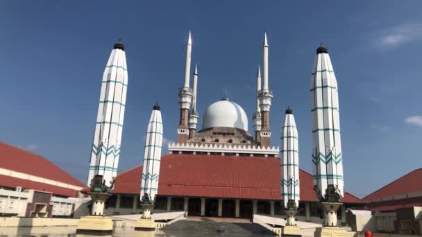 セマラン インドネシア 2023年4月 中央ジャワのアグンモスクは最大かつ最大のものであり 州の人々のアイコンと誇りであり インドネシアで最大のモスクの1つです — ストック動画