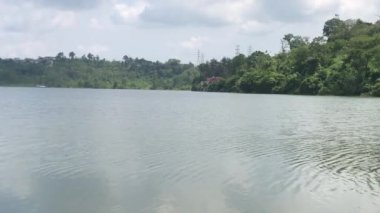 Jatibarang Barajı, Semarang. Rezervuarlar yapay göllerdir, ya da büyümüş doğal göllerdir, su depolamayı amaçlayan nehir barajlarıdır..