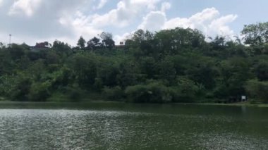 Jatibarang Barajı, Semarang. Rezervuarlar yapay göllerdir, ya da büyümüş doğal göllerdir, su depolamayı amaçlayan nehir barajlarıdır..