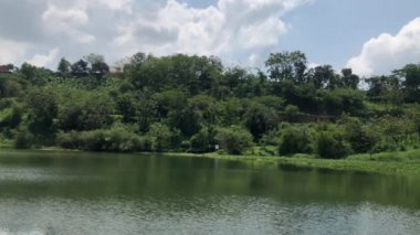 Jatibarang Barajı, Semarang. Rezervuarlar yapay göllerdir, ya da büyümüş doğal göllerdir, su depolamayı amaçlayan nehir barajlarıdır..