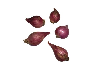 Beyaz arka plan üzerinde izole kırmızı soğan.