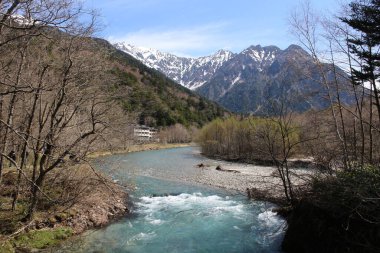 Kamikochi, Japonya 'daki açık Azusa Nehri