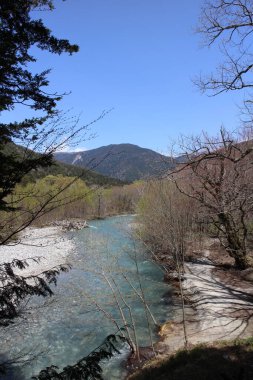 Kamikochi, Japonya 'daki açık Azusa Nehri