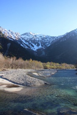 Japonya 'da Hotaka Dağı ve Azusa Nehri ile Kamikochi' nin şafak manzarası