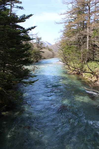 Kamikochi, Japonya 'daki açık Azusa Nehri