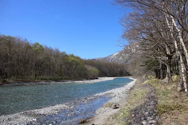 Heldere Azusa Rivier Besneeuwde Mount Yakedake Gezien Vanaf Kamikochi Japan — Stockfoto