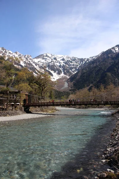 Czysta Rzeka Azusa Góra Hotaka Śniegiem Kappa Bashi Kamikochi Japonia — Zdjęcie stockowe