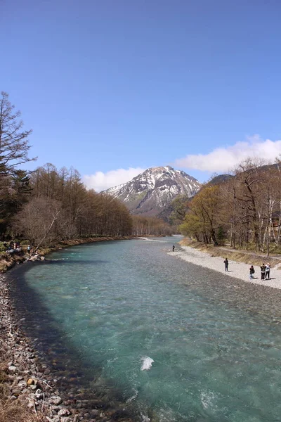 Jasná Řeka Azusa Zasněžená Hora Yakedake Kamikochi Japonsku — Stock fotografie