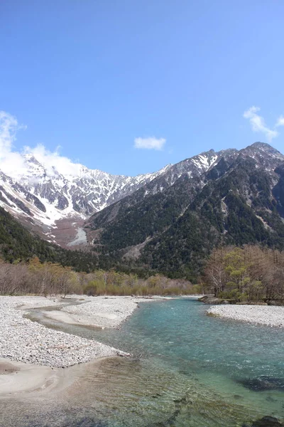 Jasná Řeka Azusa Zasněžená Hora Hotaka Kamikochi Japonsku — Stock fotografie