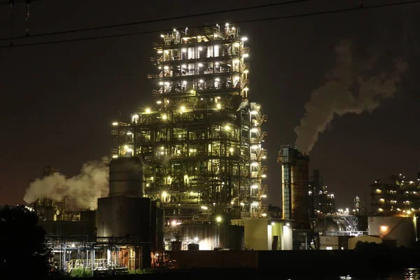 川崎市の化学プラントの夜景 — ストック写真