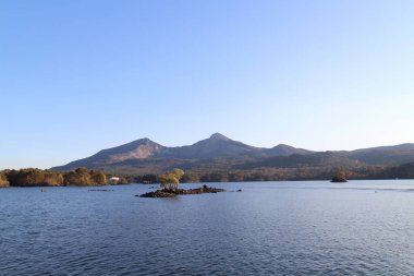 Japonya, Fukushima 'da Hibara Gölü ve Urabandai' nin sonbahar manzarası