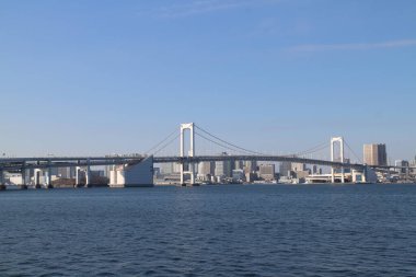 Tokyo, Japonya 'daki Toyosu' dan gökkuşağı köprüsü