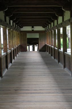 Seiryo-ji Tapınağı, Kyoto, Japonya 'da çatı koridoru.