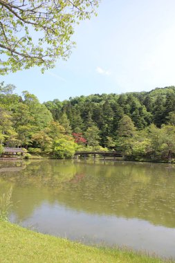 Shugakuin İmparatorluk Konağı 'ndaki Dünya Köprüsü ve Yokuryu-chi Göleti, Kyoto, Japonya