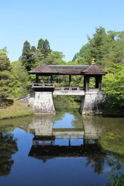 Shugakuin İmparatorluk Konağı 'nda Chitose-bashi Köprüsü ve Yokuryu-chi Göleti, Kyoto, Japonya