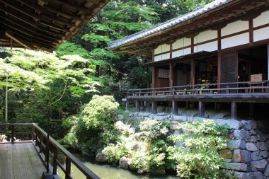 Otsu, Shiga, Japonya 'daki Enman-in Tapınağı' nın içinde.