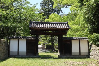 Otsu, Shiga, Japonya 'daki Mii-dera Tapınağının küçük kapısı.