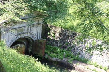 Otsu, Shiga, Japonya 'daki Biwa Gölü' nün eski tüneli.