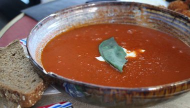 Hollanda 'da servis edilen domates çorbası