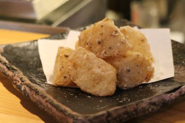 Japon mutfağı: Yam karaage (Kızarmış patates) Japonya 'nın Kyoto şehrinde