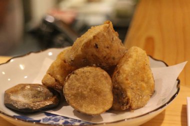Japon mutfağı: Yam karaage (Kızarmış patates) Japonya 'nın Kyoto şehrinde