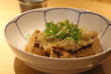 Japon mutfağı: Kyoto, Japonya 'da ponzu soslu kızarmış tofu.