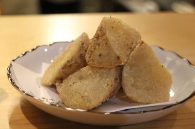 Japon mutfağı: Yam karaage (Kızarmış patates) Japonya 'nın Kyoto şehrinde