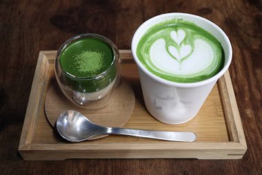 Kyoto, Japonya 'da Matcha latte ve Matcha pudingi.
