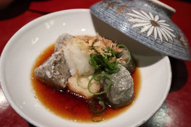 Japon mutfağı: Kyoto, Japonya 'da kızarmış Namafu (buğday glüteni)