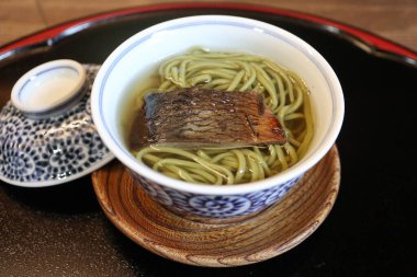 Japon mutfağı: Kyoto, Japonya 'da ringa balıklı yeşil çay soba şehriyesi