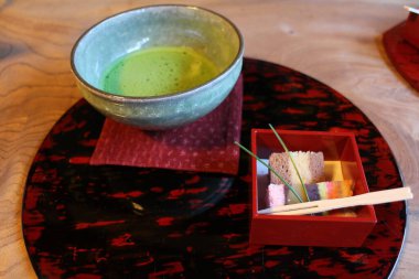 Japonya, Hiroşima 'da Matcha çayı ve wagashi (Japon tatlısı)