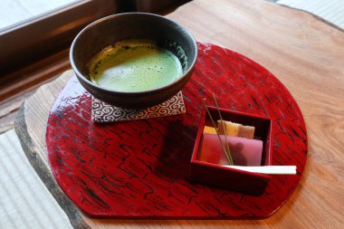 Japonya, Hiroşima 'da Matcha çayı ve wagashi (Japon tatlısı)