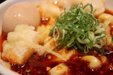 Japon mutfağı: Tokyo, Japonya 'da baharatlı körili udon eriştesi.