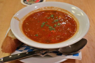 Alman mutfağı: Gulaş (Macaristan kökenli bir güveç) Frankfurt, Almanya