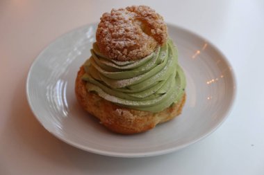 Paris, Fransa 'da kibrit kremalı pasta